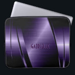 Monogrammatisches Lila metallisches Aluminiumsiege Laptopschutzhülle<br><div class="desc">Tief lila glänzend metallisches Aussehen,  Edelstahlmuster. Benutzerdefiniertes und optionales Monogramm Verfügbar auf anderen Produkten und kann für jedes der Produkte,  die auf Zazzle angeboten werden,  angefordert werden.</div>