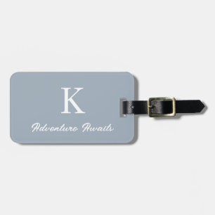 Monogramme Dusty Blue Adventure wartet auf Geschen Gepäckanhänger