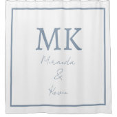 Monogramme Dusty Blue White Modern Minimal Trendy Duschvorhang (Vorderseite)