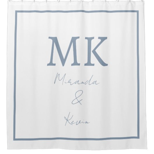 Monogramme Dusty Blue White Modern Minimal Trendy Duschvorhang (Vorderseite)