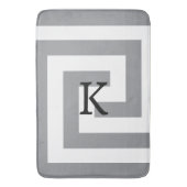 Monogramme mit griechischem Schlüssel Grau Schwarz Badematte (Vorderseite Vertikal)