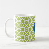 Monogramme mit grün und blau geometrischem Muster Kaffeetasse (Links)