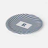 Monogrammed Blue/White Stripes Pappteller (Schrägansicht)