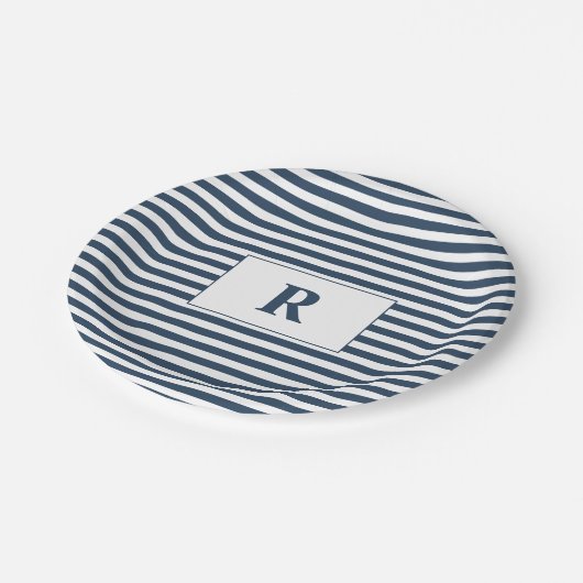 Monogrammed Blue/White Stripes Pappteller (Schrägansicht)