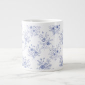 Monogrammed Classic Blue Flowers Floral Pattern Jumbo-Tasse (Vorderseite)