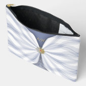 Monogrammed Dusty Blue Jewel Textile Illusion  Zubehörtasche (Offen)