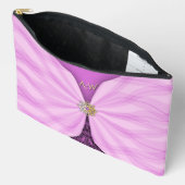 Monogrammed Orchid Pink Jewel Textile Illusion   Zubehörtasche (Offen)