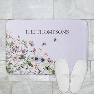 Monogrammierte Aquarell-Lila-Wildblumen Badematte