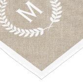 Monogrammierte Beige Imitate Linen & White Kranz Kurzer Tischläufer (Ecke)