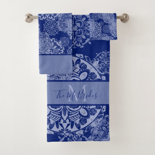 Monogrammierte Blaue Boho Moody Mandalas Badhandtuch Set (Insitu)