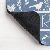 Monogrammierte blaue und cremefarbene Vögel und Bl Mousepad (Ecke)