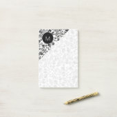 Monogrammierte Doodle-Schleifen Schwarz und Weiß Post-it Klebezettel (Auf Schreibtisch)
