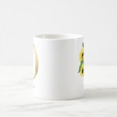 Monogrammierte goldene Sonnenblumen-Blumen-Initial Kaffeetasse (Mittel)