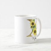 Monogrammierte goldene Sonnenblumen-Blumeninitiale Kaffeetasse (VorderseiteRechts)