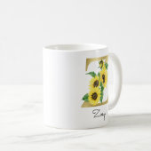 Monogrammierte goldene Sonnenblumen-Blumeninitiale Kaffeetasse (VorderseiteRechts)