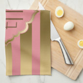 Monogrammierte goldene Streifen und rosa geometris Handtuch (Viertel Falte)