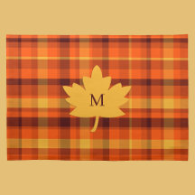 Monogrammierte Herbst-Karotür-Tischsets zum Ernted