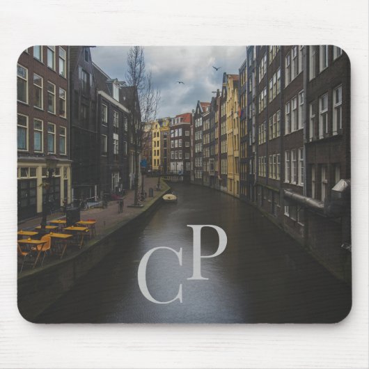 Monogrammierte Initialen auf Bild eines wasserreic Mousepad (Vorne)