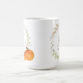 Monogrammierte Pumpkins und Herbstlaub Kaffeetasse (Mittel)