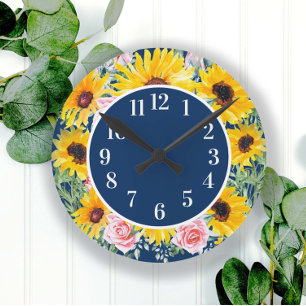 Monogrammierte rosa Rosen Sonnenblumen in Navyblau Runde Wanduhr