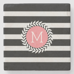 Monogrammierte Schwarz-Weiß-Streifen und Weiße K Steinuntersetzer