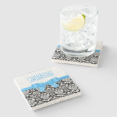 Monogrammierte schwarz-weiße Damaskas Blue Ribbon Steinuntersetzer (Seitenansicht)