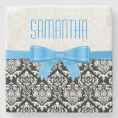 Monogrammierte schwarz-weiße Damaskas Blue Ribbon Steinuntersetzer (Vorderseite)