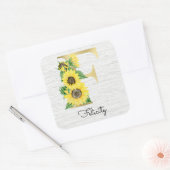Monogrammierte Sonnenblumen-Blumeninitiale F Quadratischer Aufkleber (Umschlag)