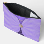 Monogrammierte violette Juwel-Textil-Illusion Zubehörtasche (Offen)