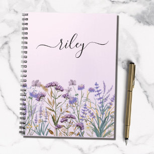 Monogrammierter Aquarell-Lila-Wildblumengarten Notizblock
