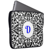 Monogrammierter Hintergrund D blau, schwarz und we Laptopschutzhülle (Vorne Rechts)