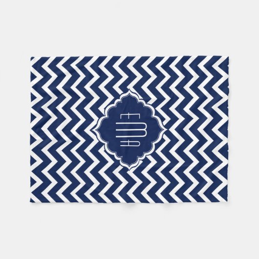 Monogrammierter White & Blue Geometric Zigzag Zick Fleecedecke (Vorderseite (Horizontal))