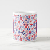 Monogrammm| Blaues und Korallenblumenmuster Jumbo-Tasse (Vorderseite)