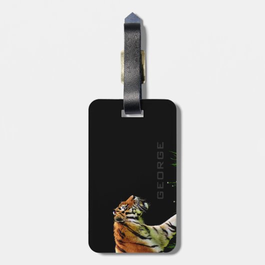 Monogrammm. Der einsame Tiger. Gepäckanhänger (Rückseite vertikal)