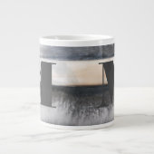Monogrammm | Erde und Rauch I Jumbo-Tasse (Vorderseite)