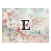 Monogrammname auf Aquarellfarben-Blume in Pastellf Tischdecke (Vorderseite (Horizontal))