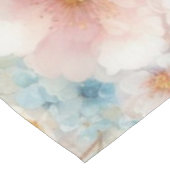 Monogrammname auf Aquarellfarben-Blume in Pastellf Tischdecke (Schrägansicht)