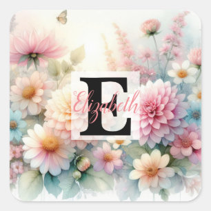 Monogrammname auf Wasserfarben Blumen in Pastellfa Quadratischer Aufkleber