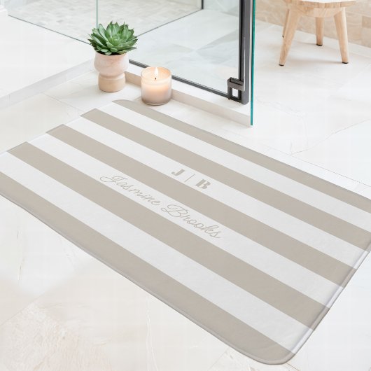 Monogrammname für Beige und weiße Streifen Badematte