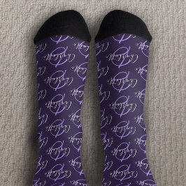 Monogrammname und lila Socken