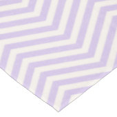 MonoZag Soft Lavendel Tischdecke (Schrägansicht)