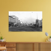 Monroe, WA - Downtown Street Scene Leinwanddruck (Insitu (Wohnzimmer))