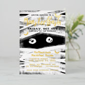 Monster Bash | Schwarz-Weiß-Mummy-Halloween-Party Folieneinladung (Stehend vorne)