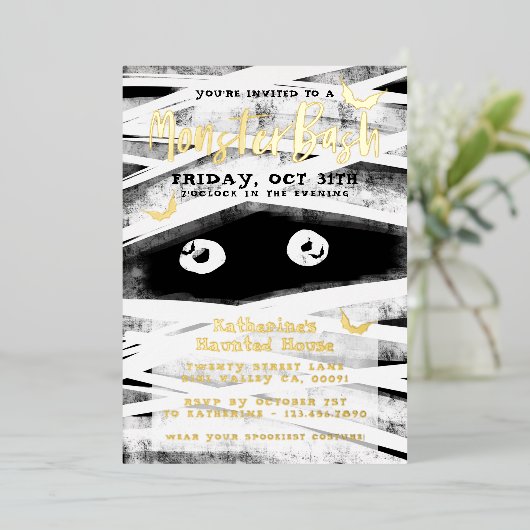 Monster Bash | Schwarz-Weiß-Mummy-Halloween-Party Folieneinladung (Stehend vorne)