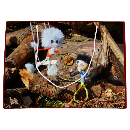 Monster Fubby op schommel. Große Geschenktüte (Vorderseite)