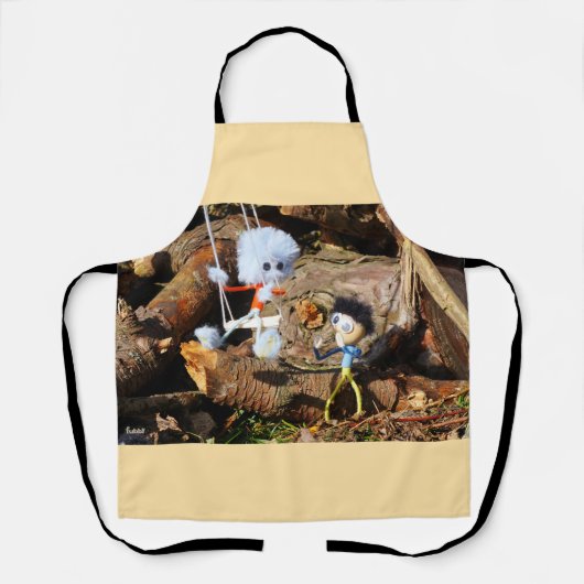 Monster Fubby op schommel. Schürze (Vorderseite)