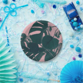 Monstera Blätter auf Rosa Pappteller (Party)