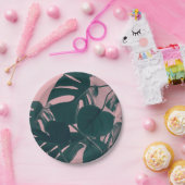 Monstera Blätter auf Rosa Pappteller (Party)