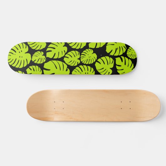 Monstera-Blätter in Lime Green und Schwarz Skateboard (Horizontal)