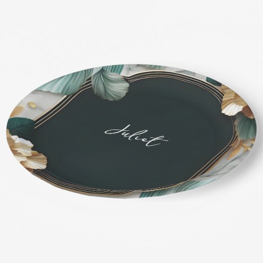 Monstera Emerald Green and Gold Brautparty Pappteller (Schrägansicht)